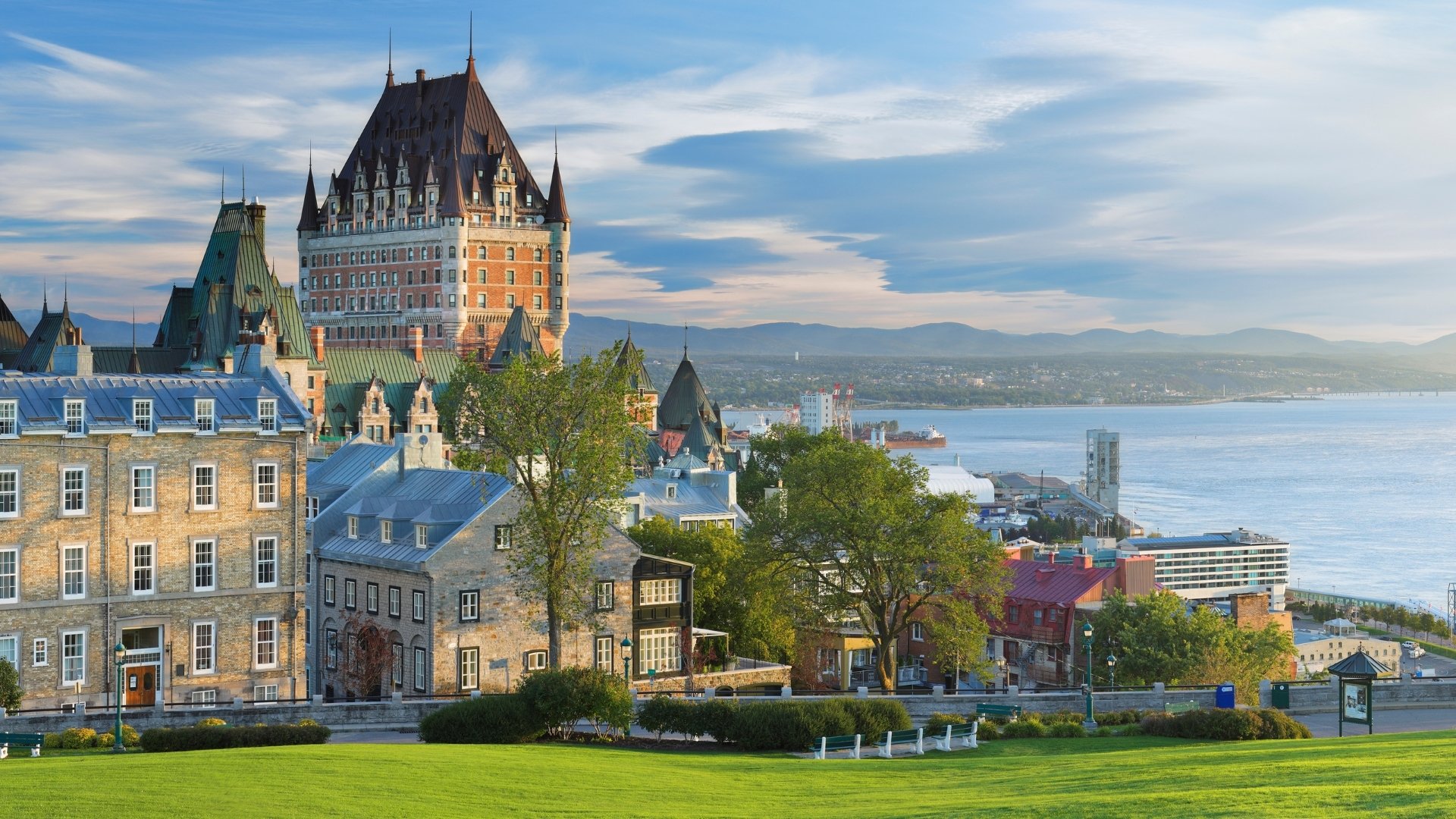 The city skyline of Québec City featuring The Fairmont Le Château Frontenac, a historic hotel and UNESCO World Heritage site.